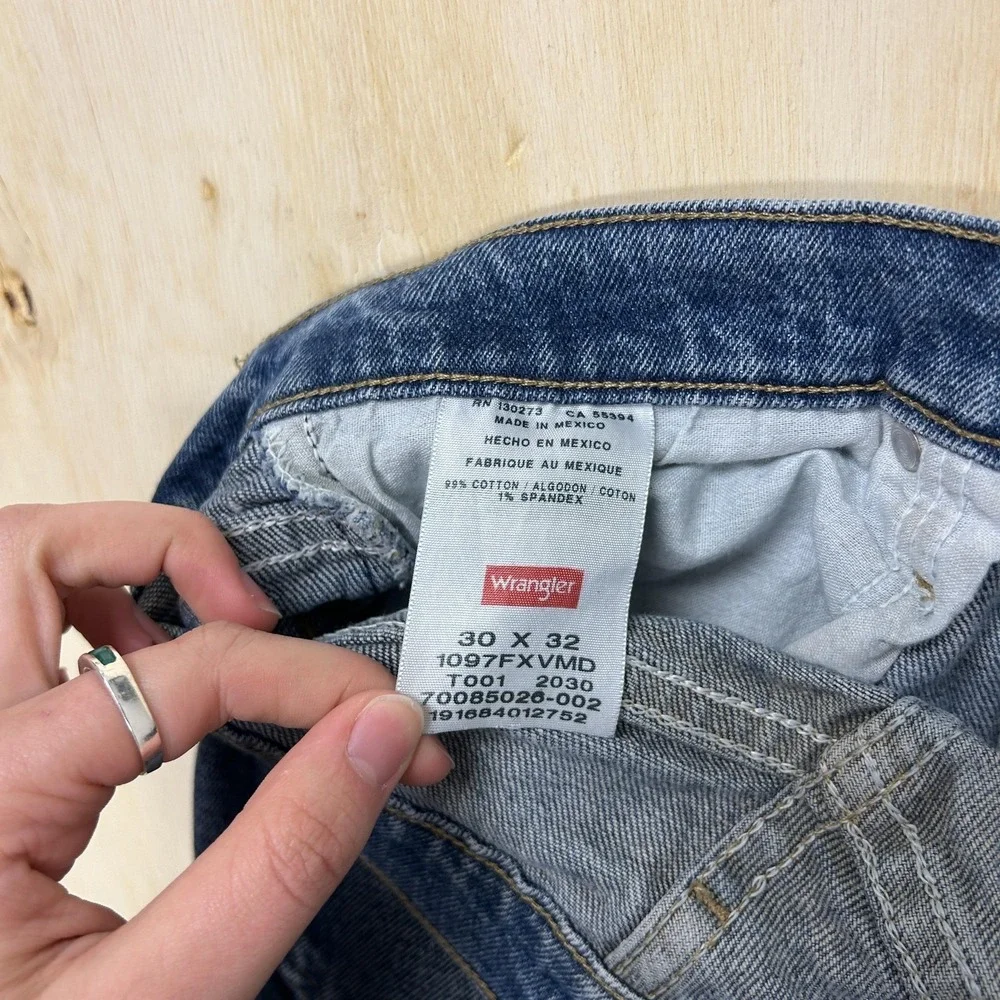 Wrangler Jeans‎ Mens 30x32 Medium Wash Blue Denim Straight Stretch 1097FXVMD